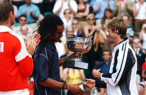  Yannick NOAH & Juan Carlos FERRERO - Finale Roland Garros 2003 / © Charles DUTOT                               