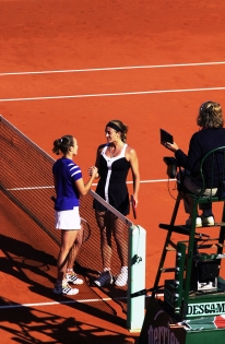  Martina HINGIS & Mary PIERCE - Roland Garros 2000 / © Charles DUTOT                               