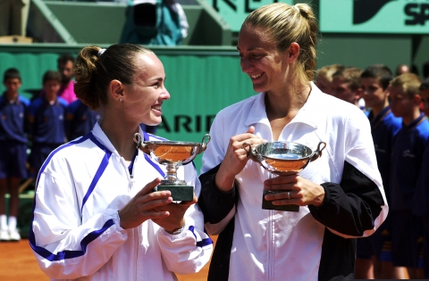  Martina HINGIS & Mary PIERCE - Finale Double Roland Garros 2000 / © Charles DUTOT                               